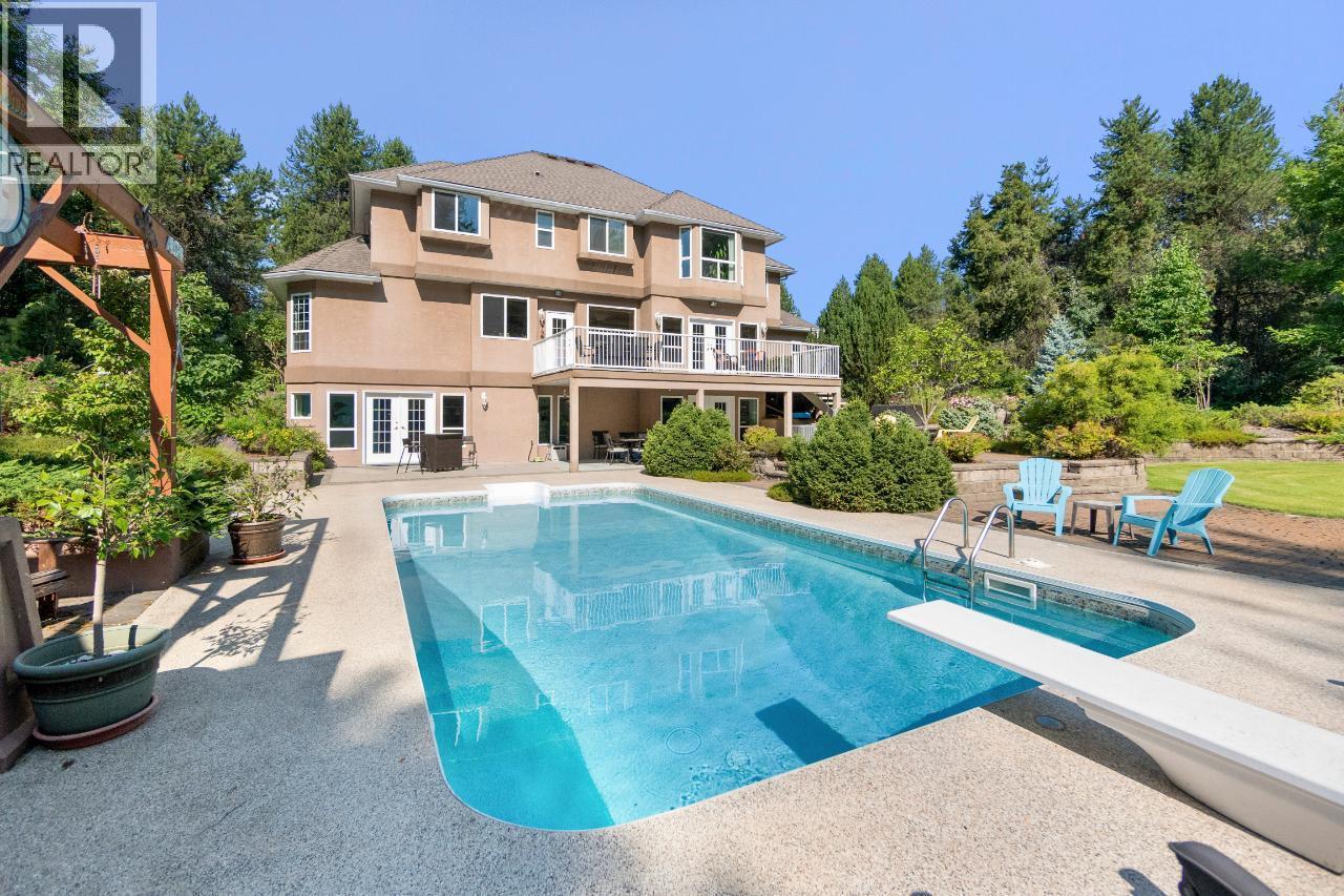 880 WATERLOO Road, Castlegar