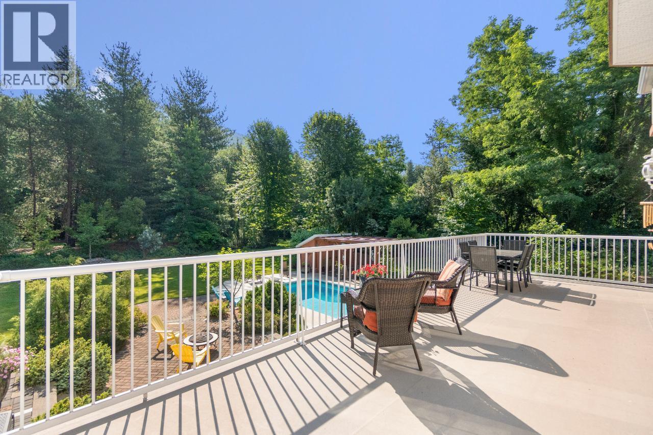 880 WATERLOO Road, Castlegar