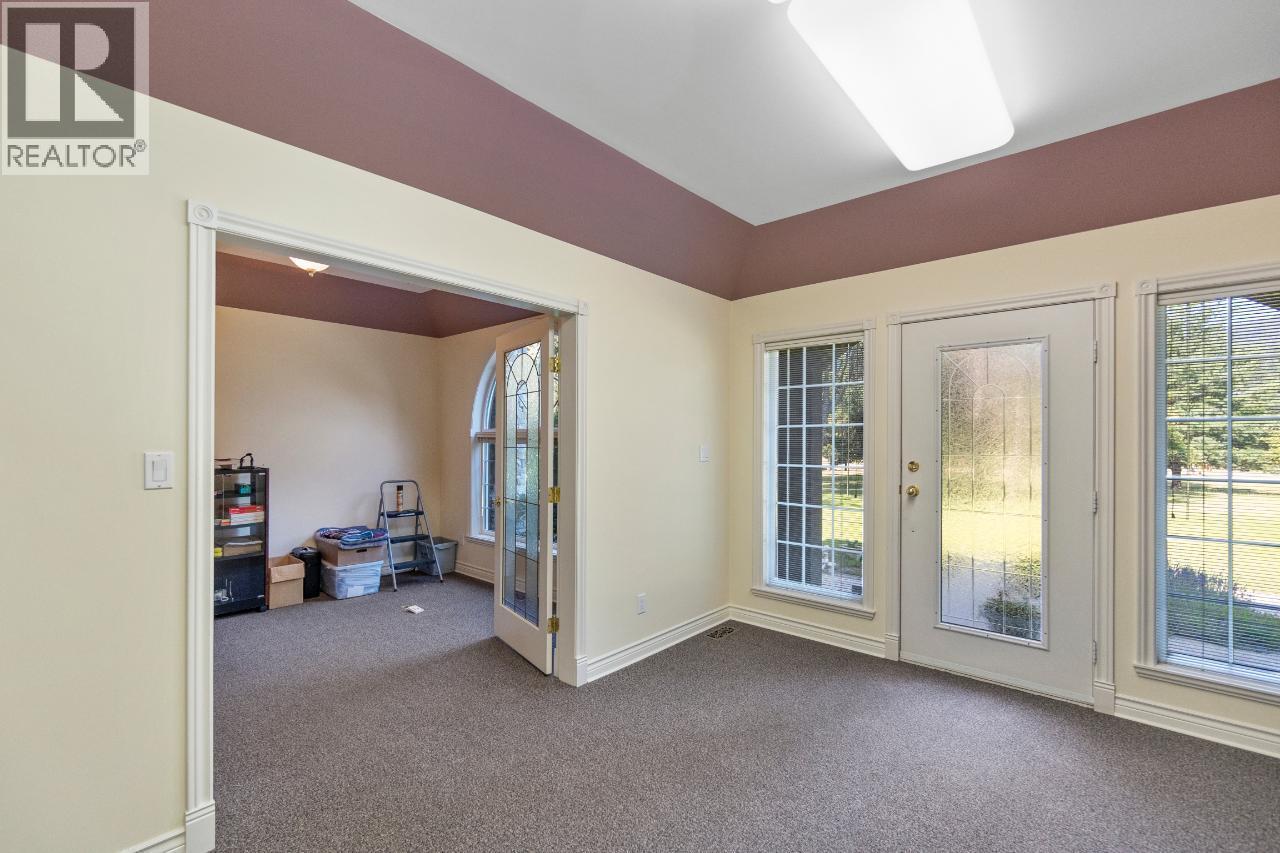 880 WATERLOO Road, Castlegar