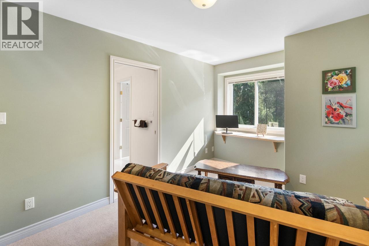 880 WATERLOO Road, Castlegar