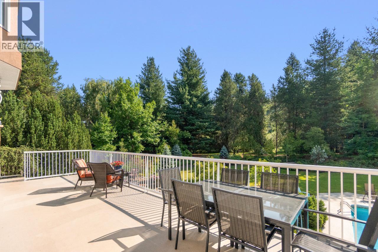 880 WATERLOO Road, Castlegar