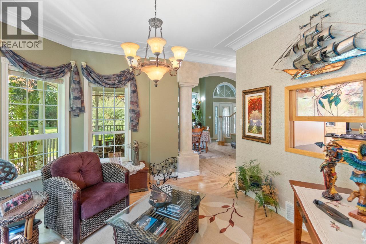 880 WATERLOO Road, Castlegar