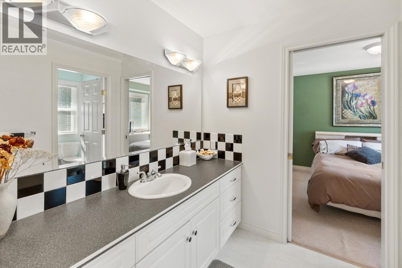 880 WATERLOO Road, Castlegar