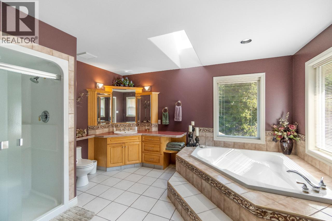 880 WATERLOO Road, Castlegar