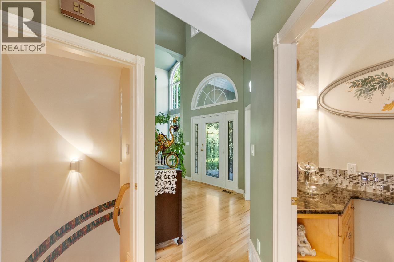 880 WATERLOO Road, Castlegar