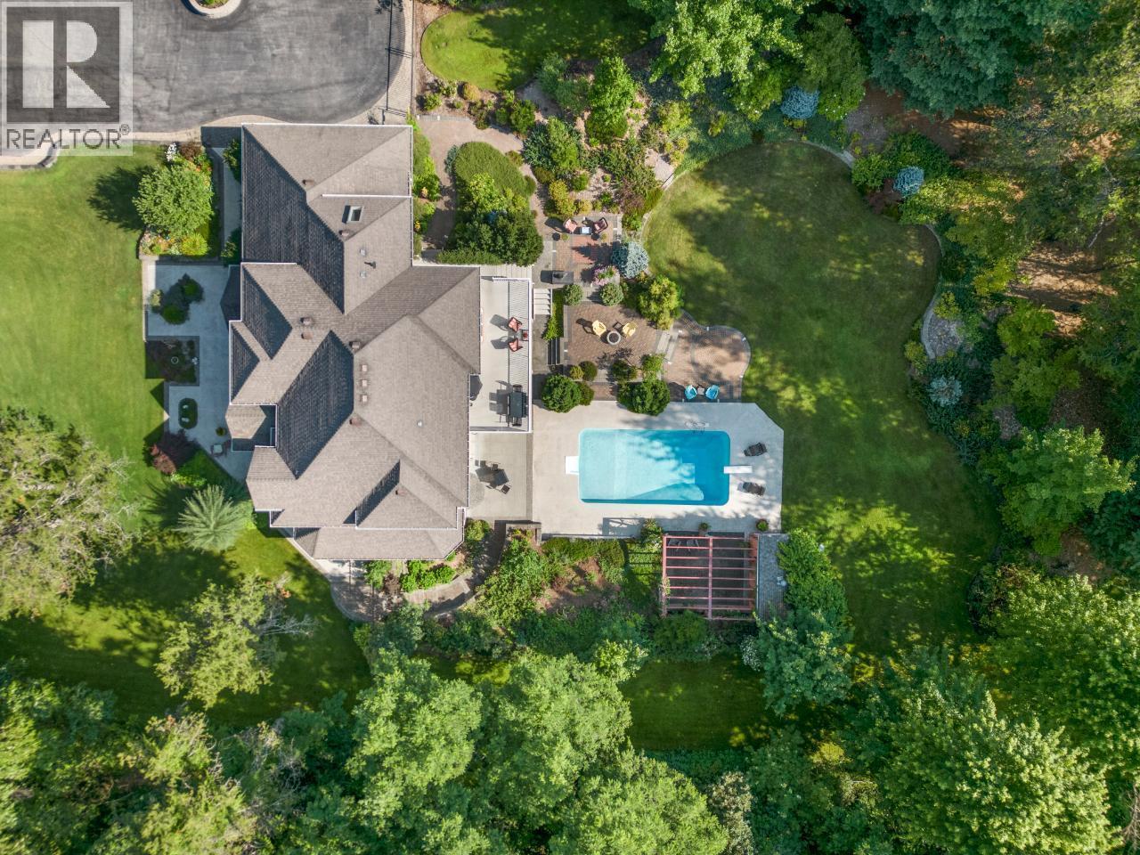 880 WATERLOO Road, Castlegar