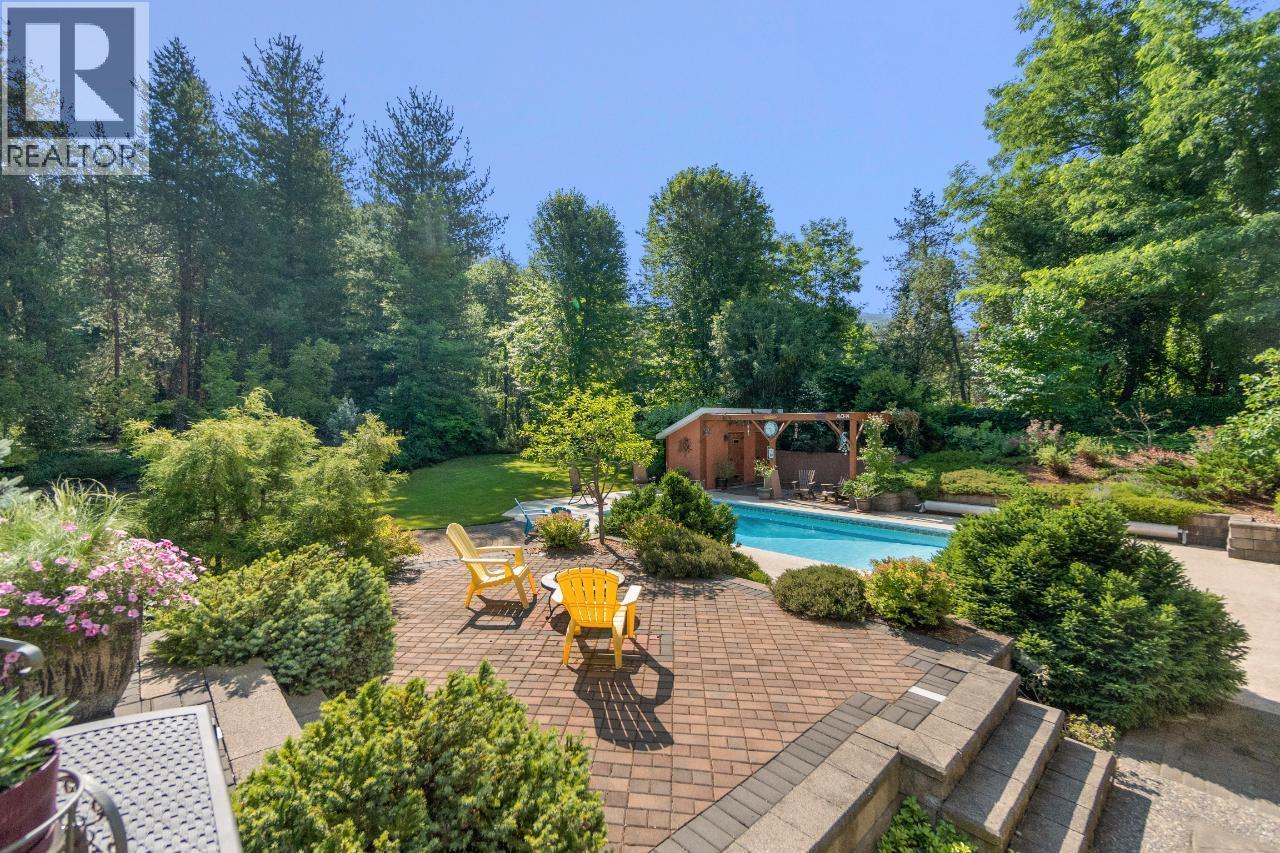 880 WATERLOO Road, Castlegar