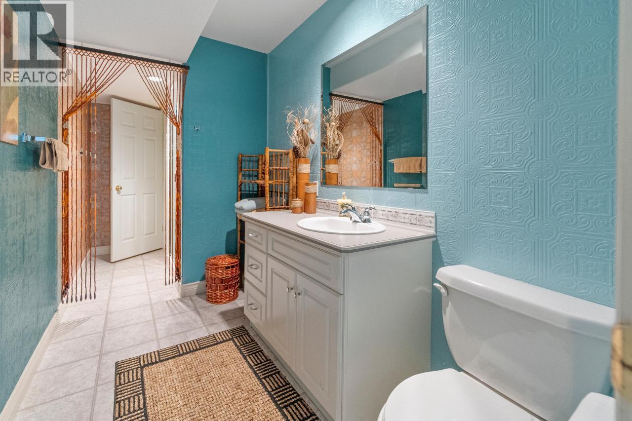 880 WATERLOO Road, Castlegar