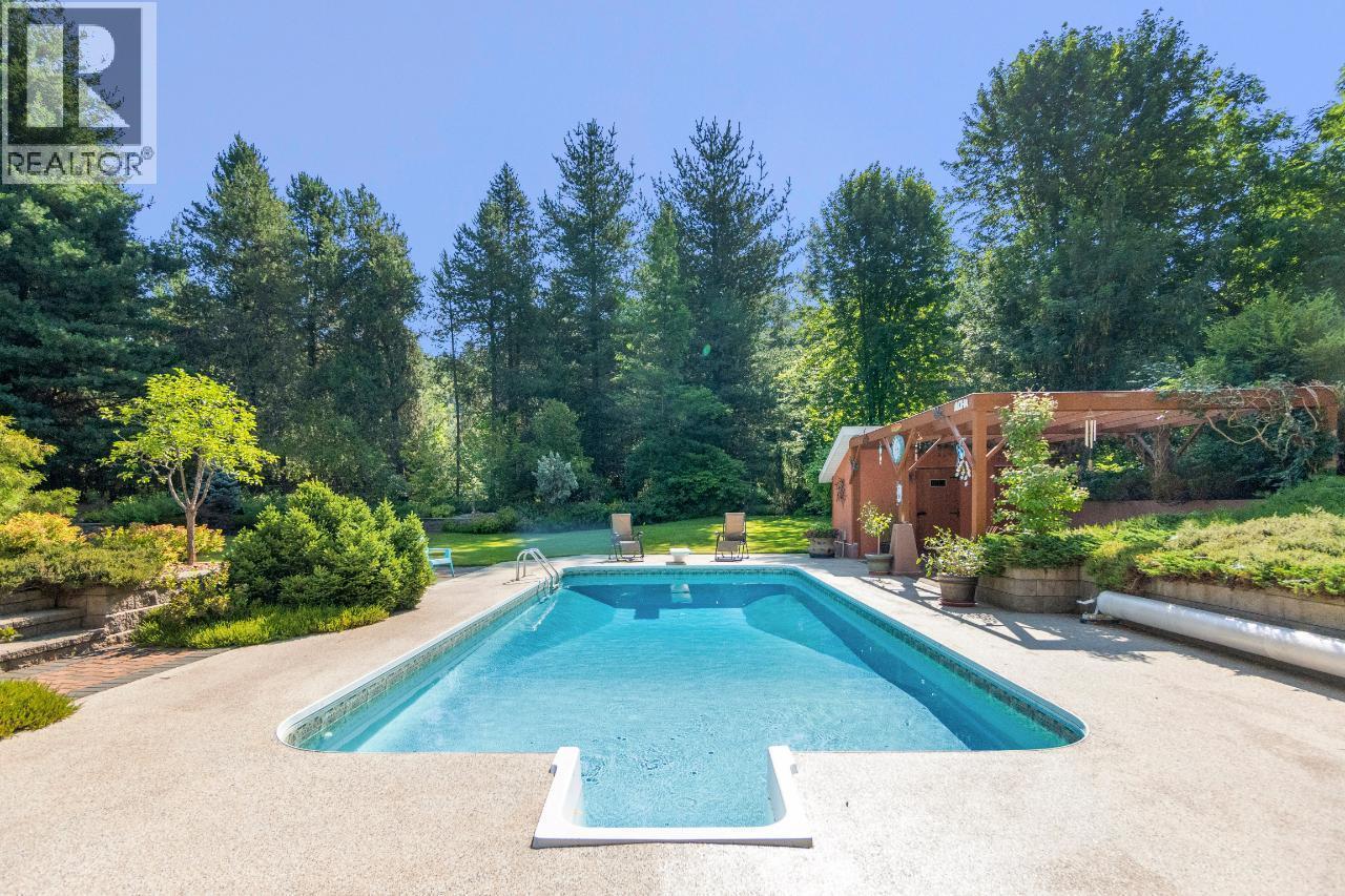 880 WATERLOO Road, Castlegar