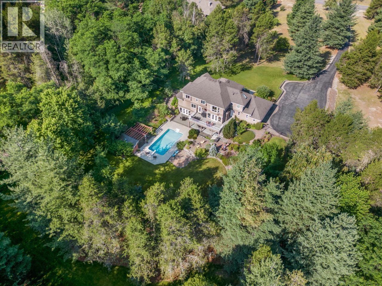 880 WATERLOO Road, Castlegar