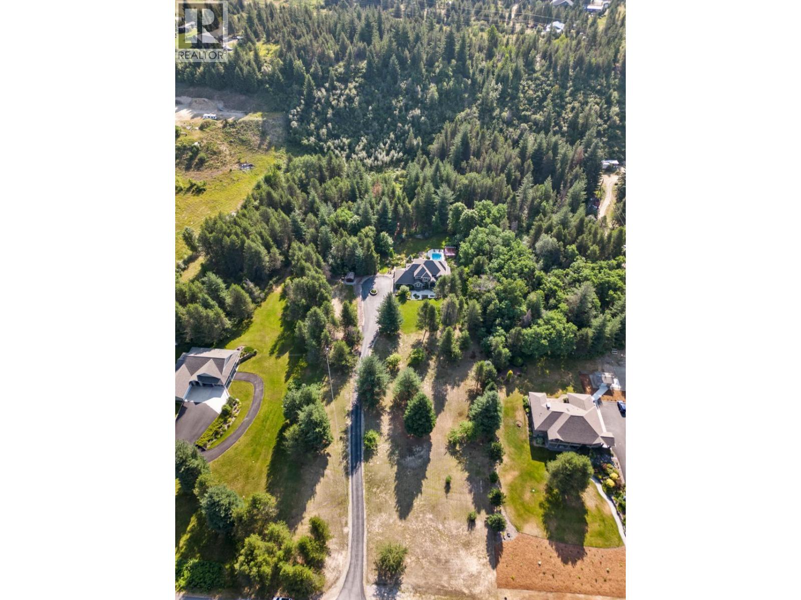 880 WATERLOO Road, Castlegar