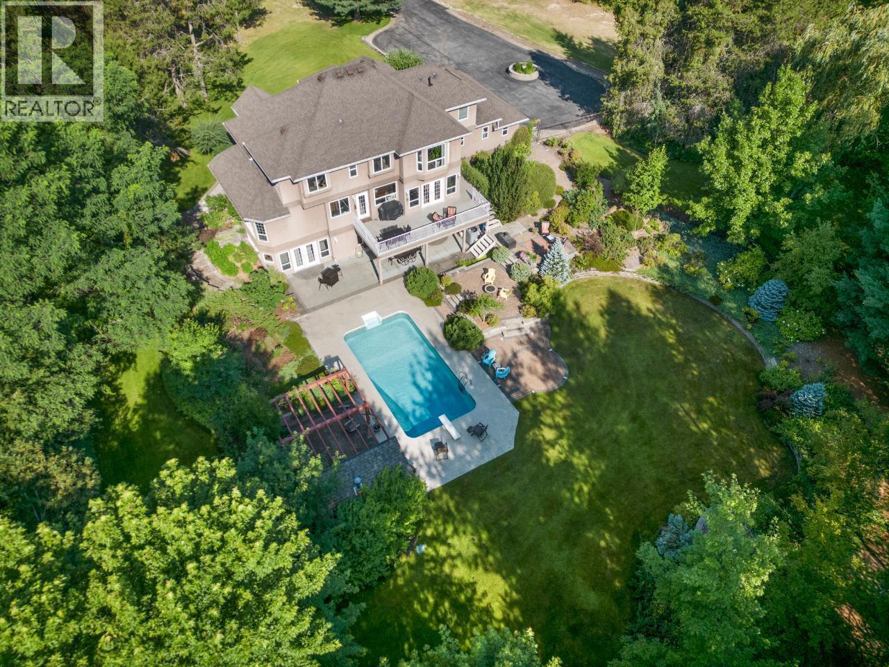 880 WATERLOO Road, Castlegar