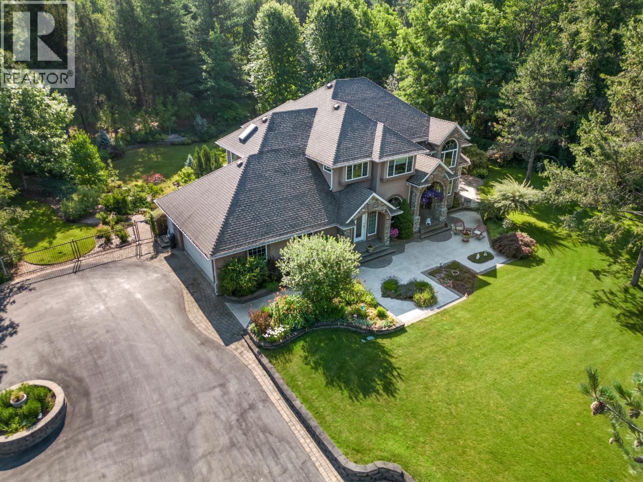 880 WATERLOO Road, Castlegar