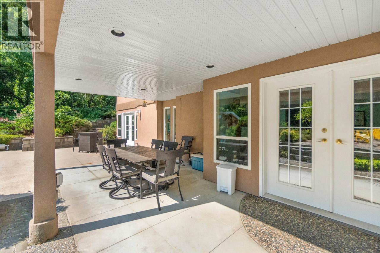 880 WATERLOO Road, Castlegar