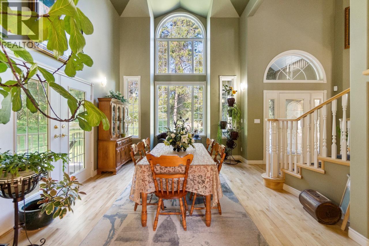 880 WATERLOO Road, Castlegar