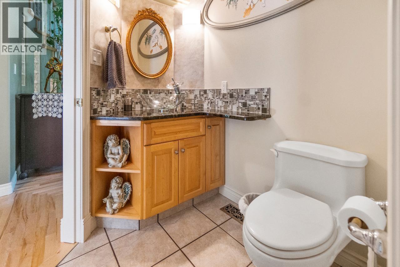 880 WATERLOO Road, Castlegar