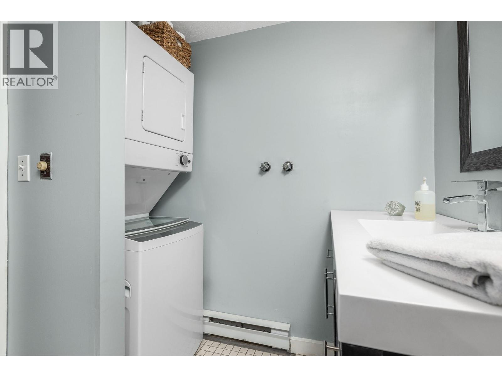 205 703 Granville Avenue, Enderby