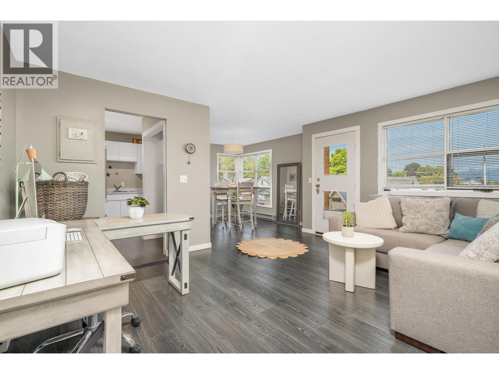 205 703 Granville Avenue, Enderby