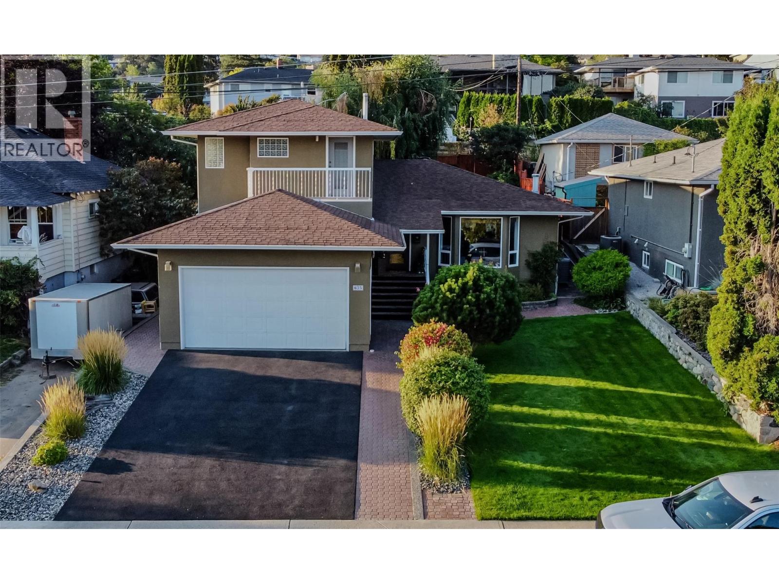 675 Munro Street - 1