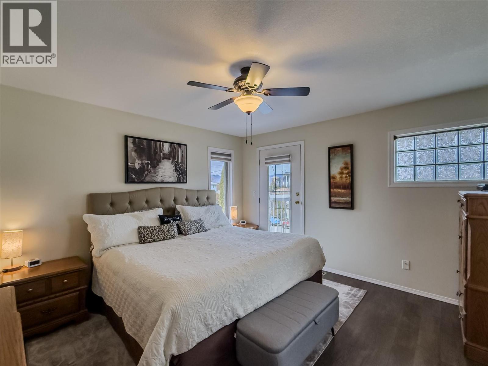 675 MUNRO STREET - 21