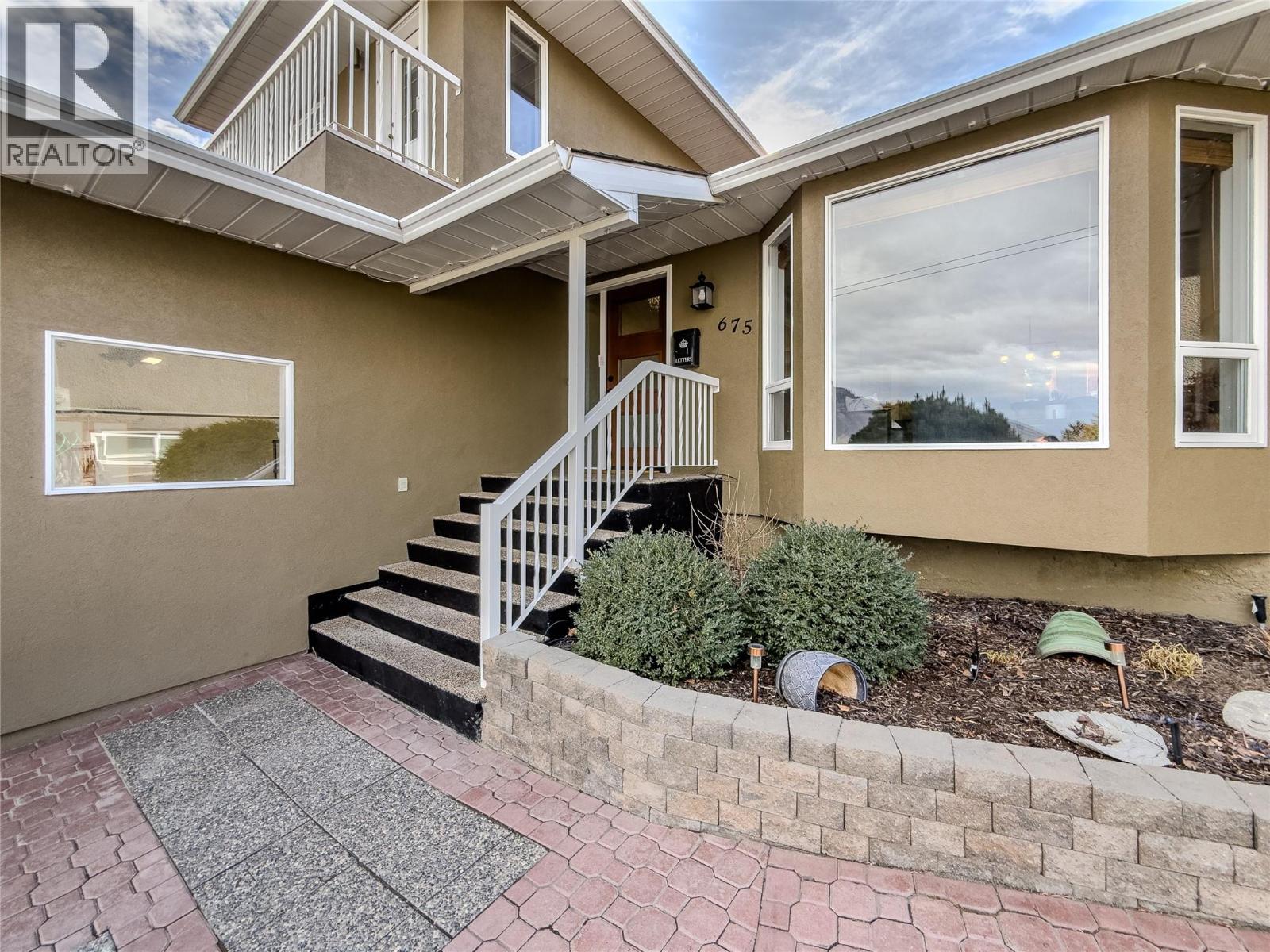 675 Munro Street - 2