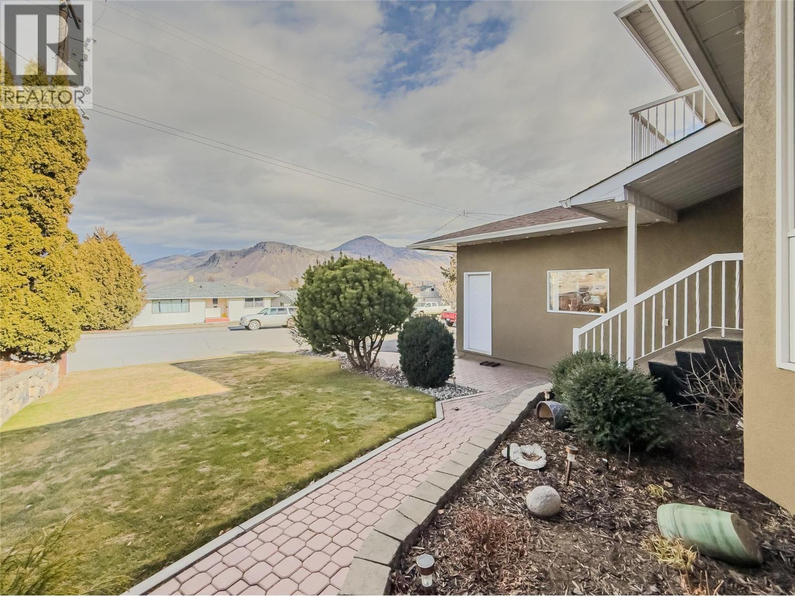 675 MUNRO STREET - 37