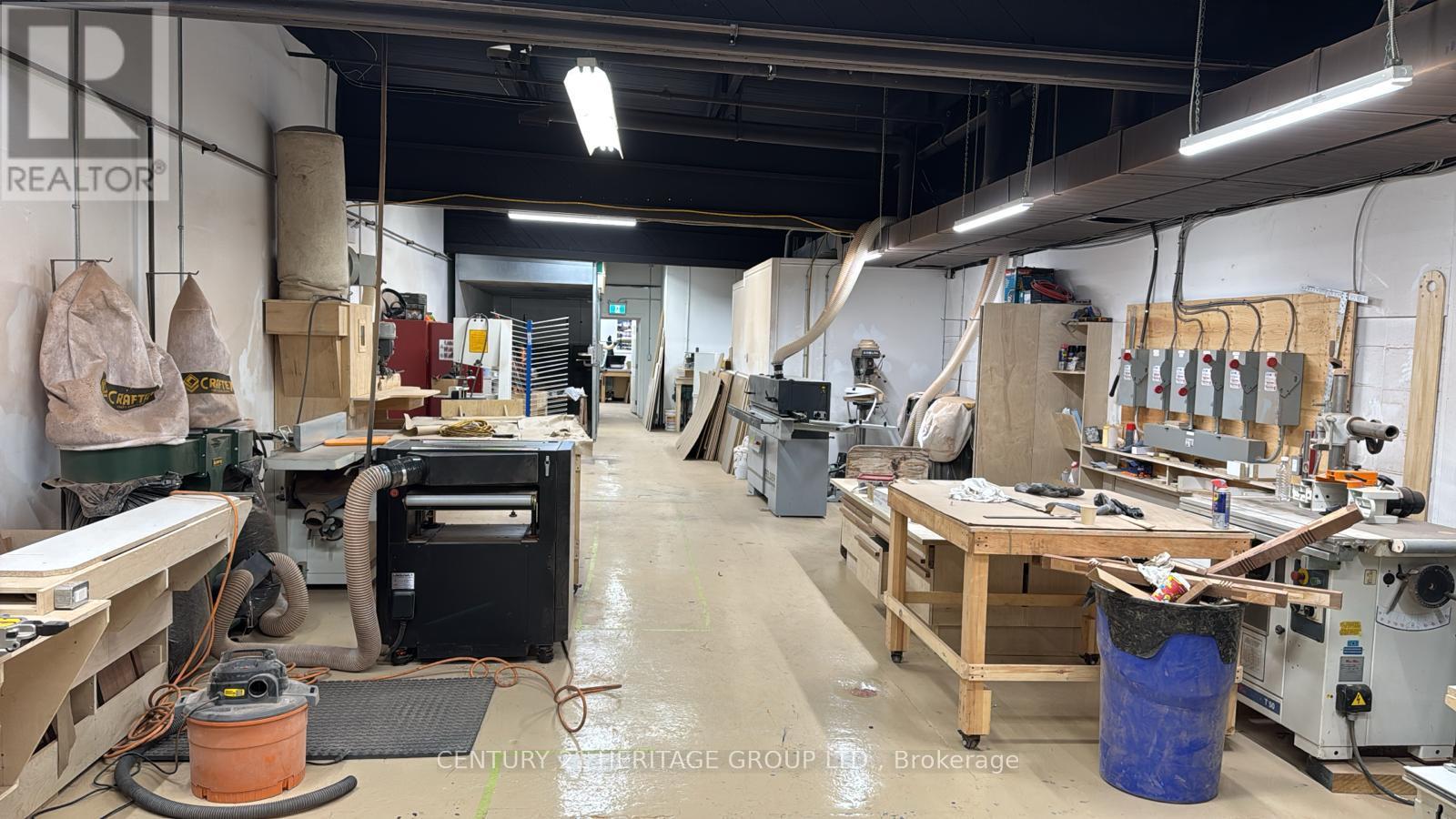 2 - 1700 BRAMPTON STREET N