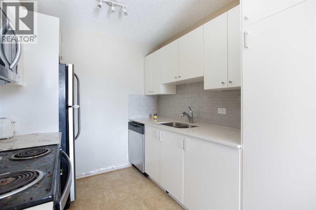 Single Family House for Sale in    Avenue SW Cliff Bungalow Calgary 