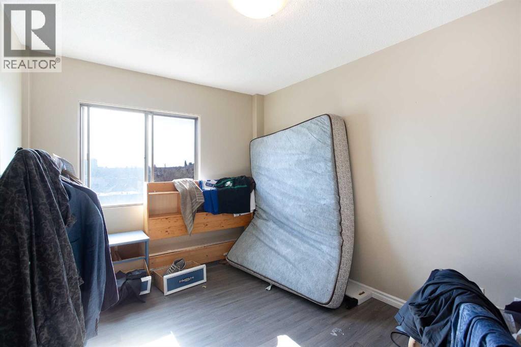 Single Family House for Sale in    Avenue SW Cliff Bungalow Calgary 