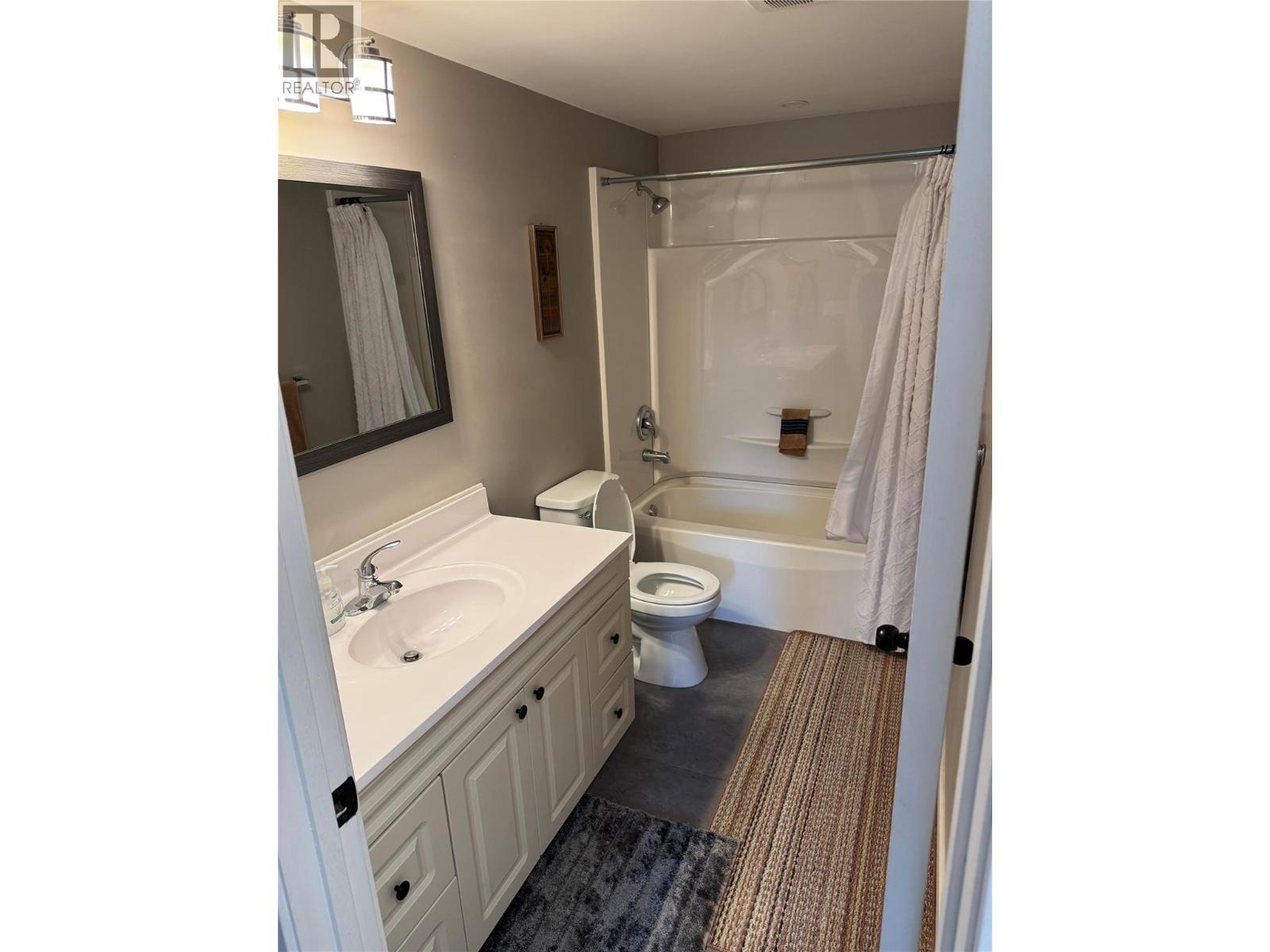 403 1451 1 Avenue Northeast, Salmon Arm