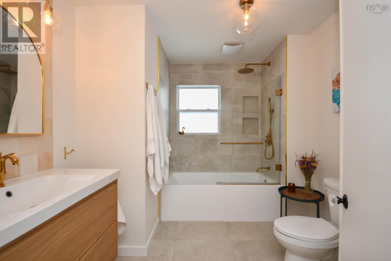 Property 11 of 21 of 18 Macrae Avenue