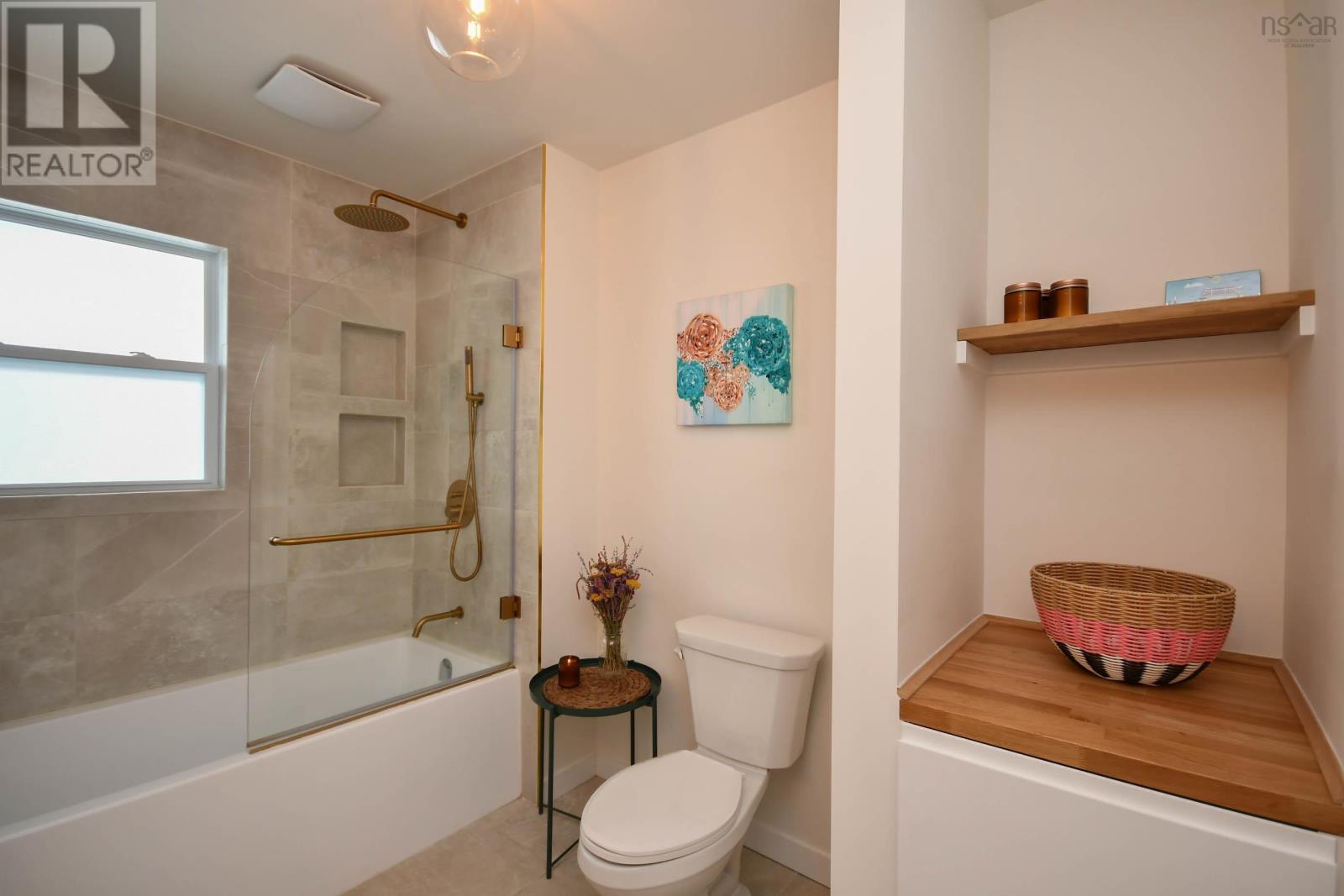 Property 12 of 21 of 18 Macrae Avenue