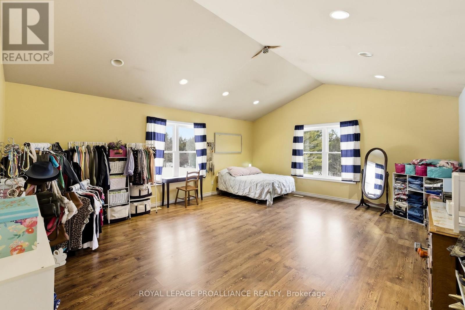 3937 LAROSE CRESCENT - 40