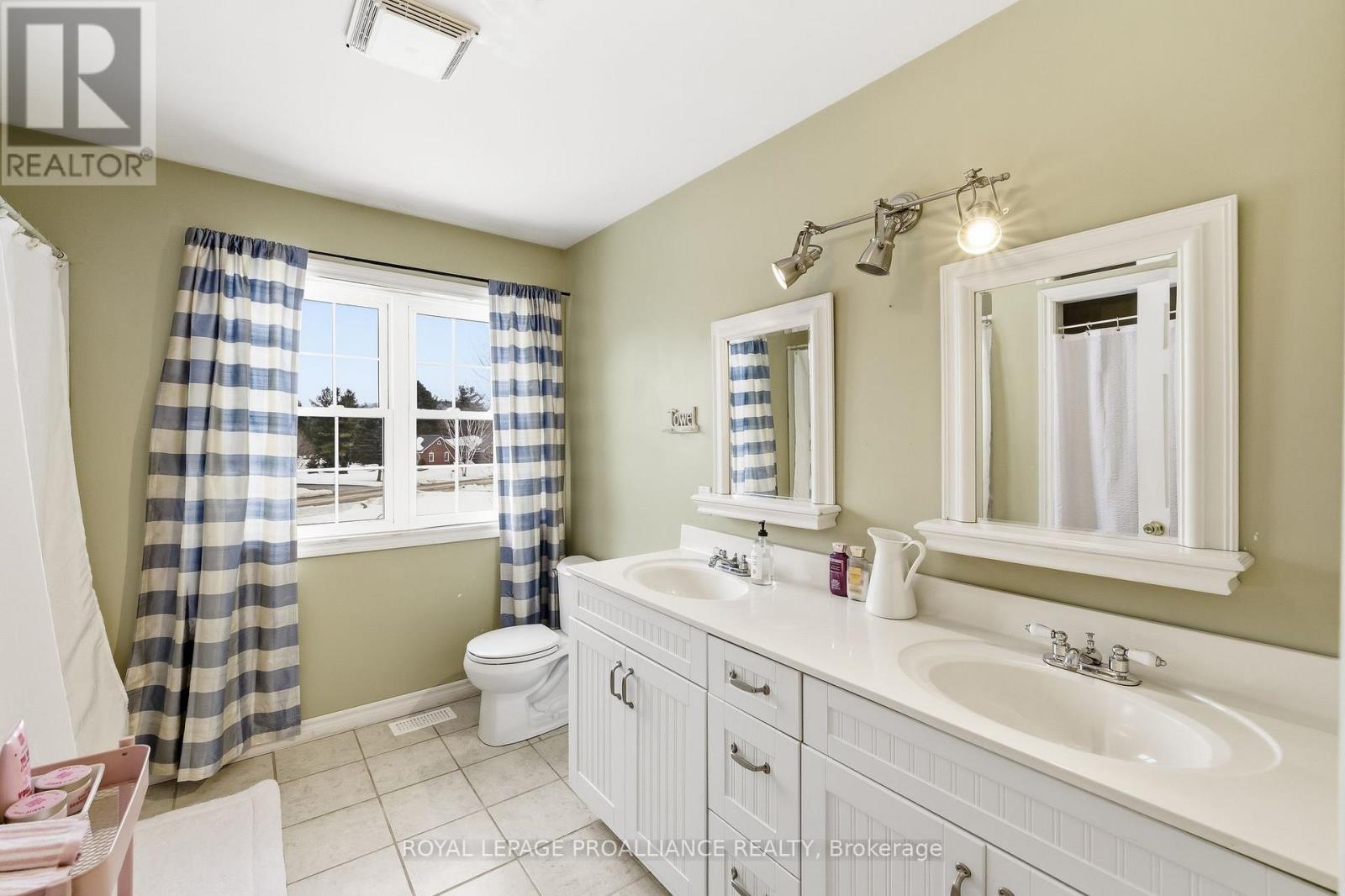 3937 LAROSE CRESCENT - 42