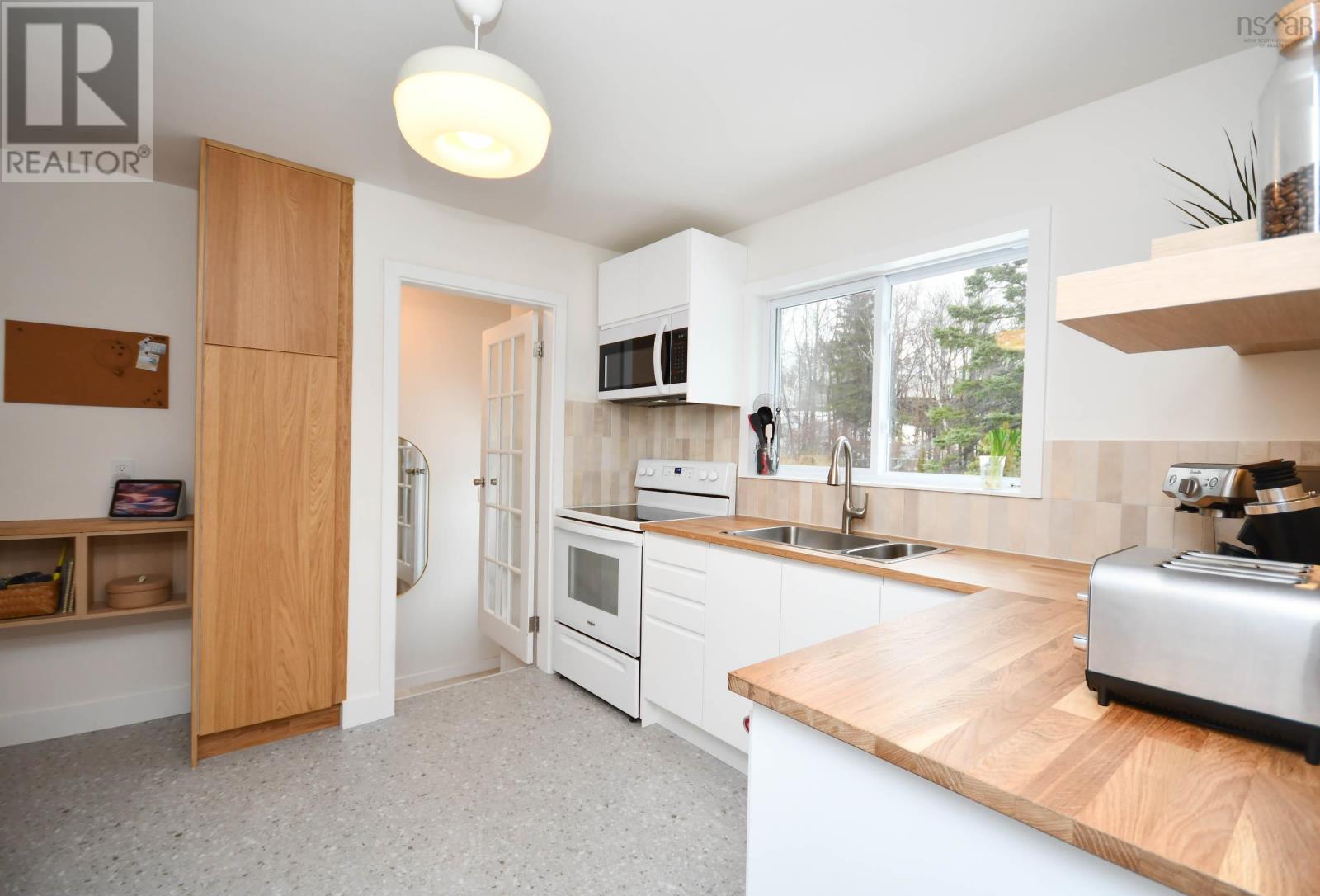 Property 7 of 21 of 18 Macrae Avenue