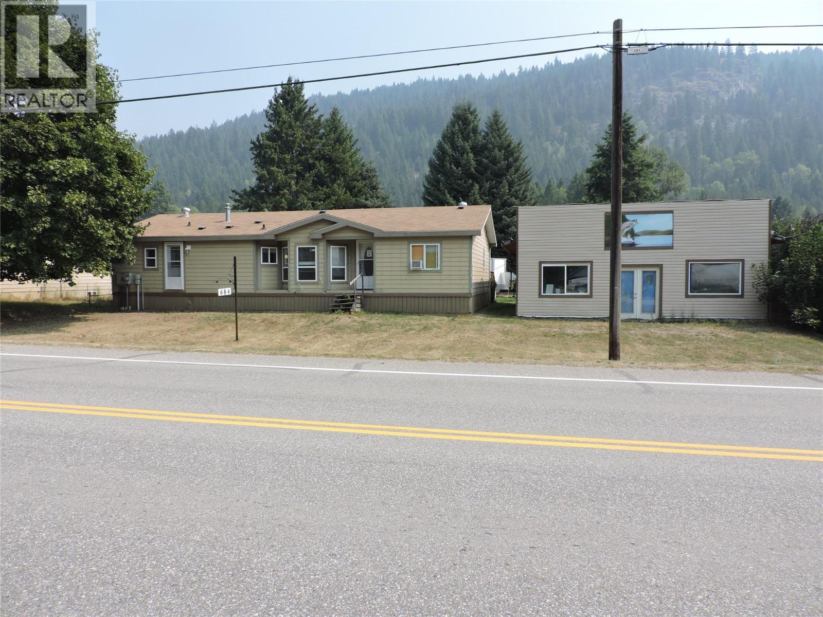 684 Government Avenue N - 1