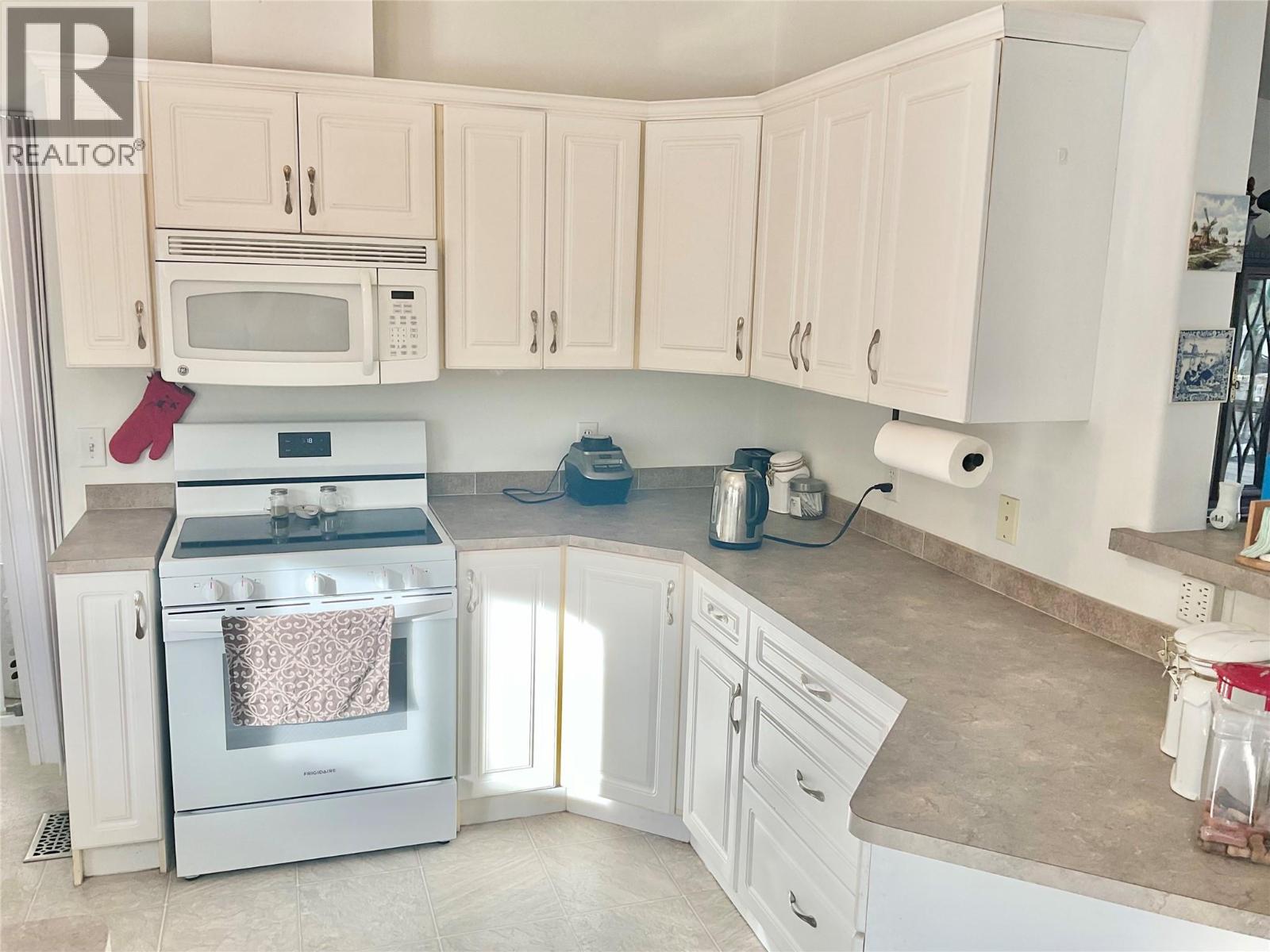 684 GOVERNMENT AVENUE N - 14