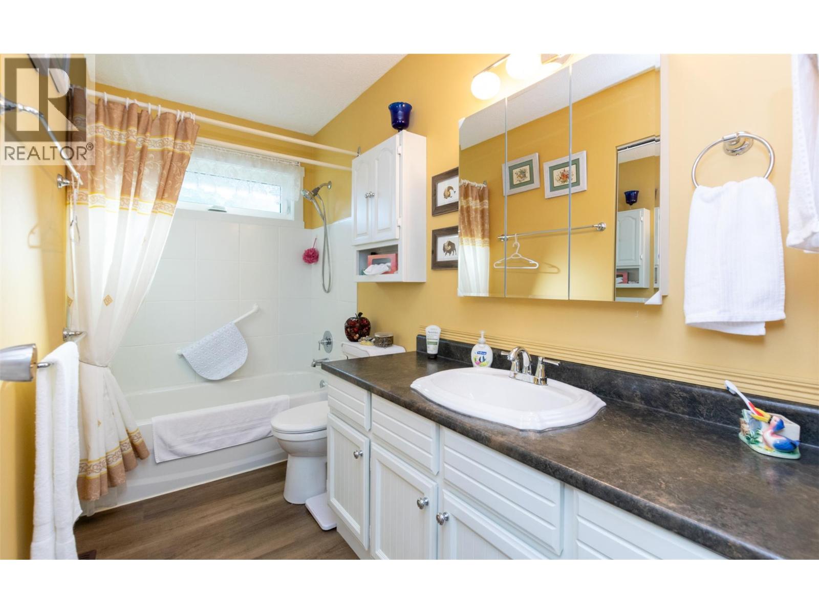  2380 8 Avenue Southeast, Salmon Arm