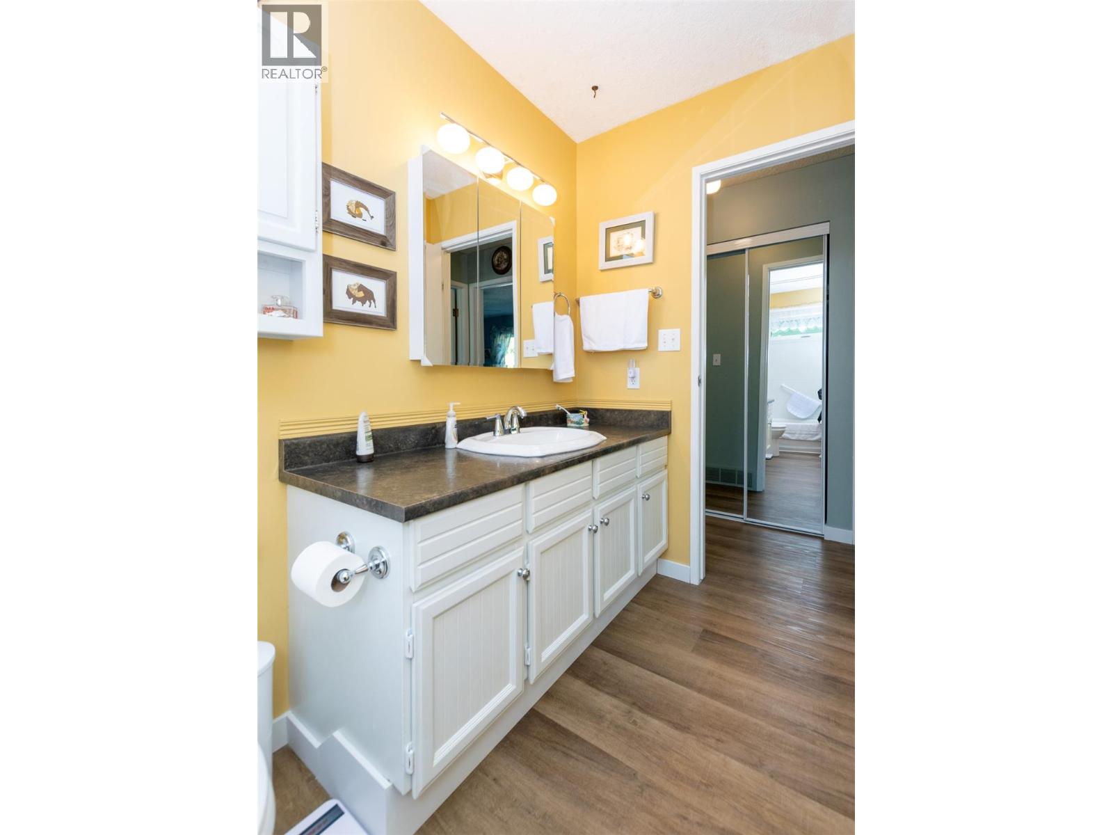  2380 8 Avenue Southeast, Salmon Arm