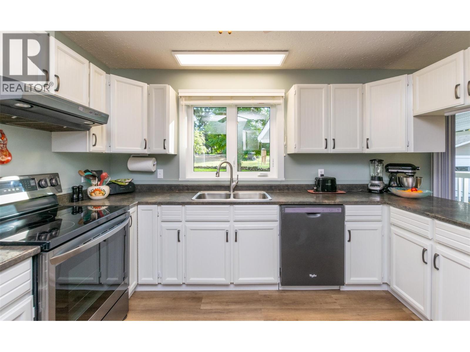  2380 8 Avenue Southeast, Salmon Arm