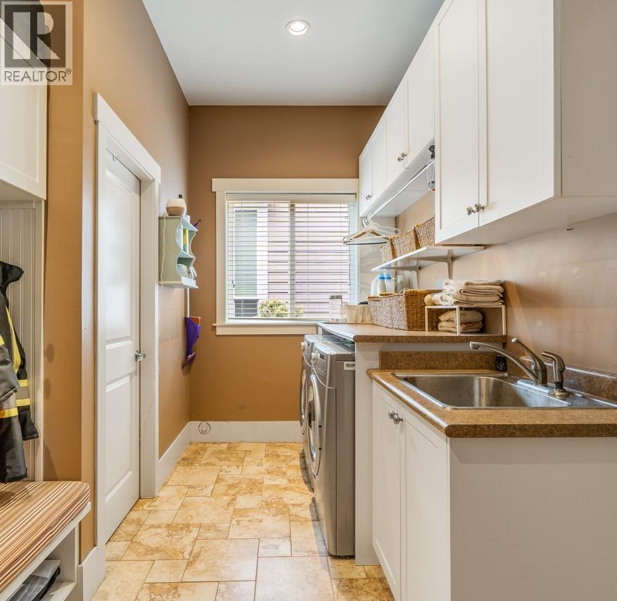 3 1355 DEPOT ROAD, Squamish