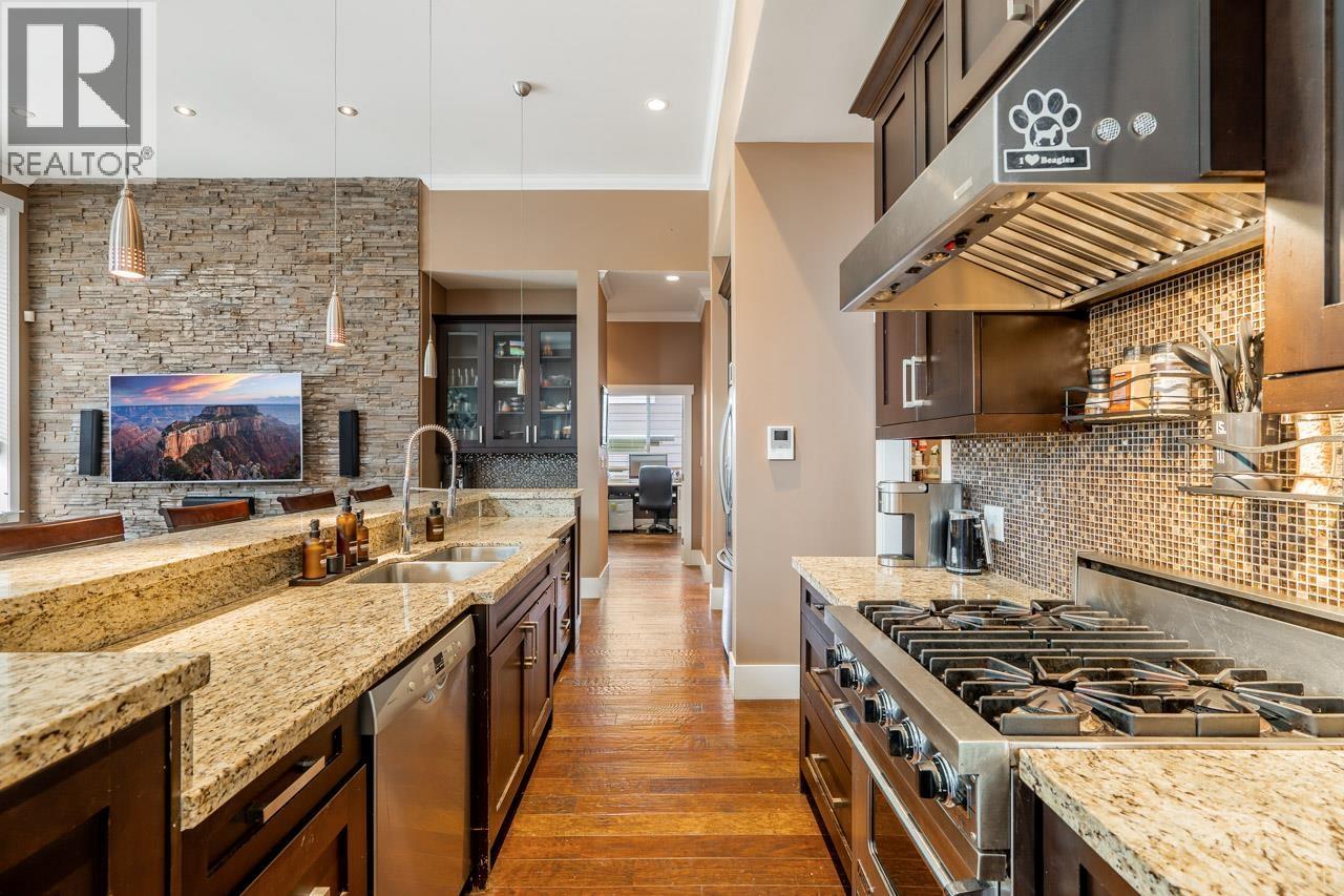 3 1355 DEPOT ROAD, Squamish