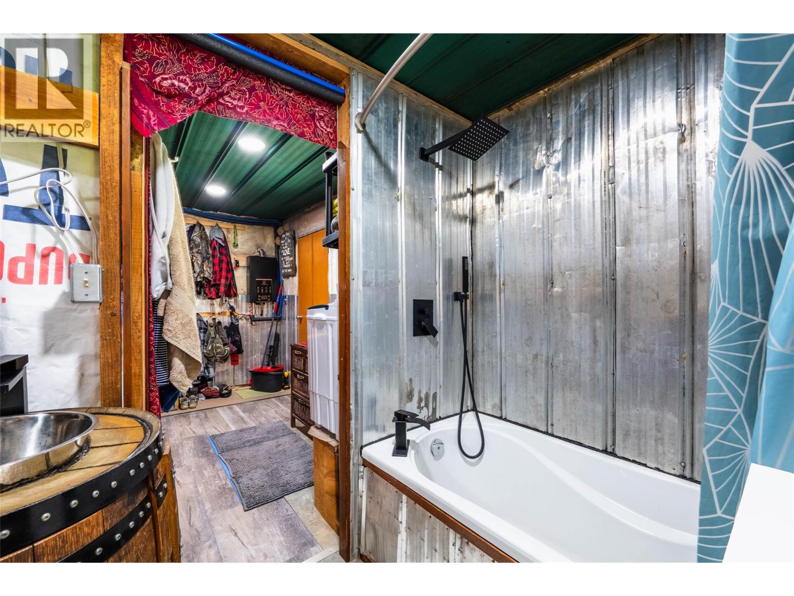 541 Bear Road, Salmo