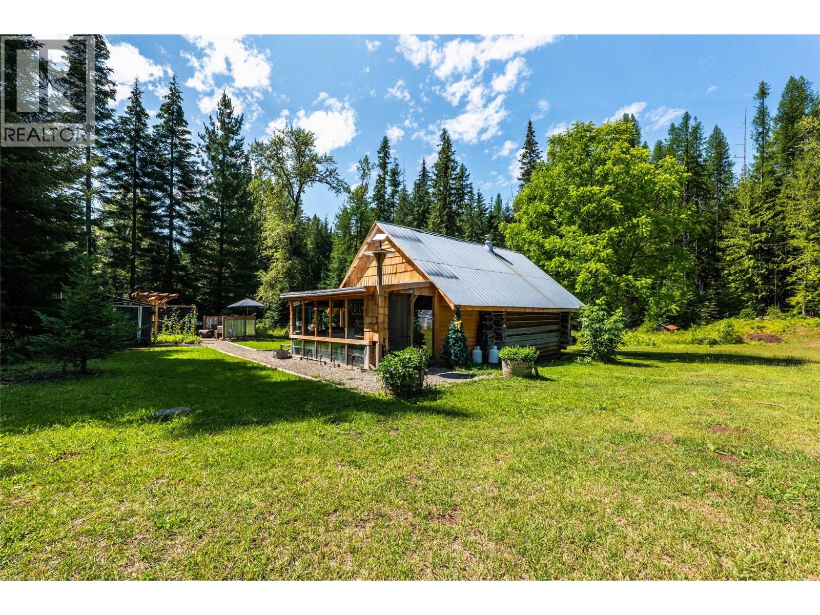 541 Bear Road, Salmo