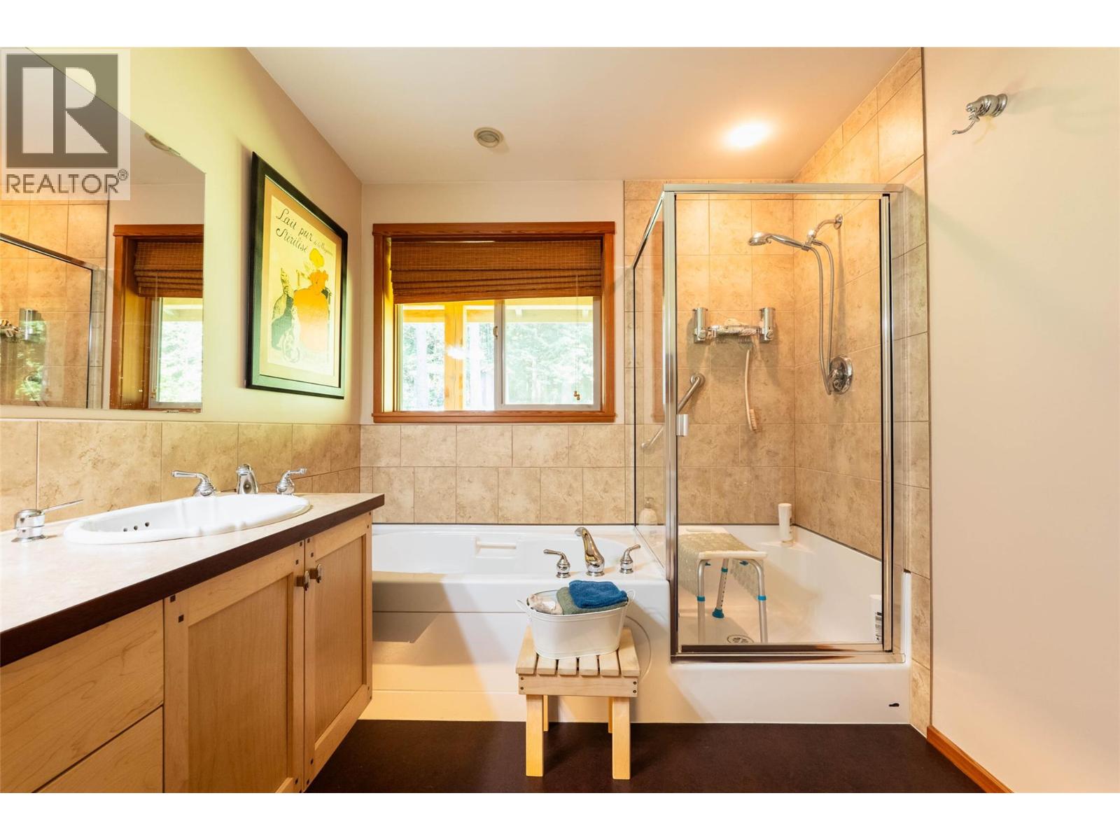 541 Bear Road, Salmo