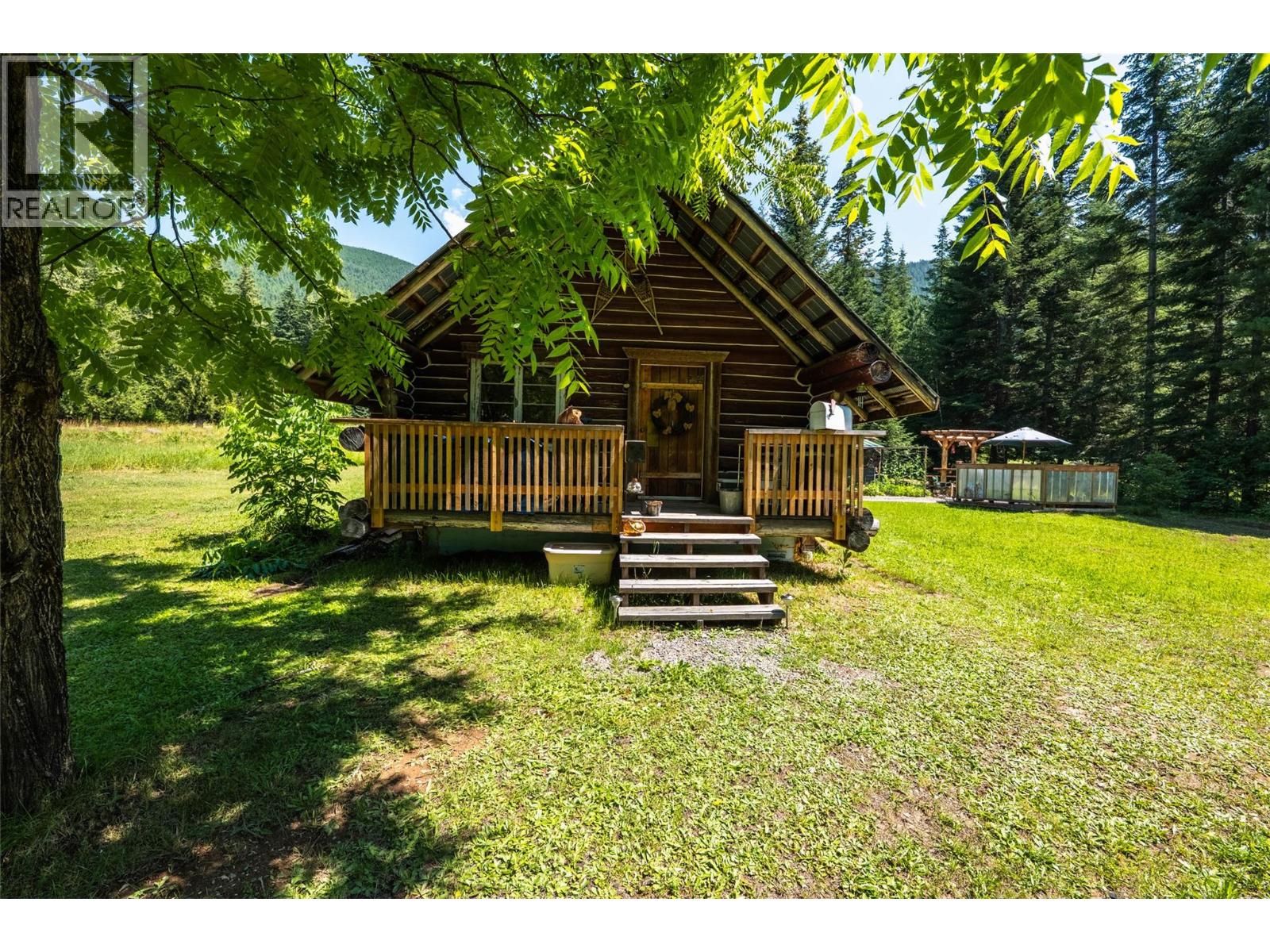 541 Bear Road, Salmo