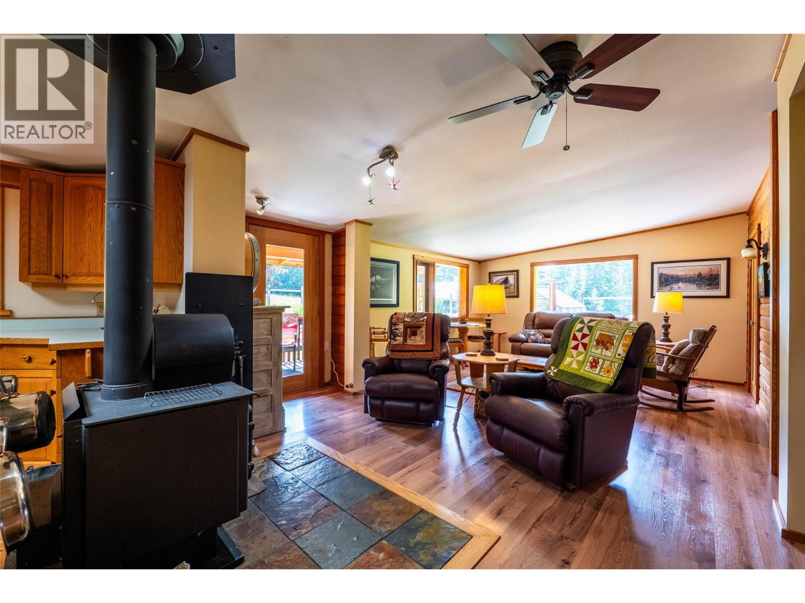 541 Bear Road, Salmo