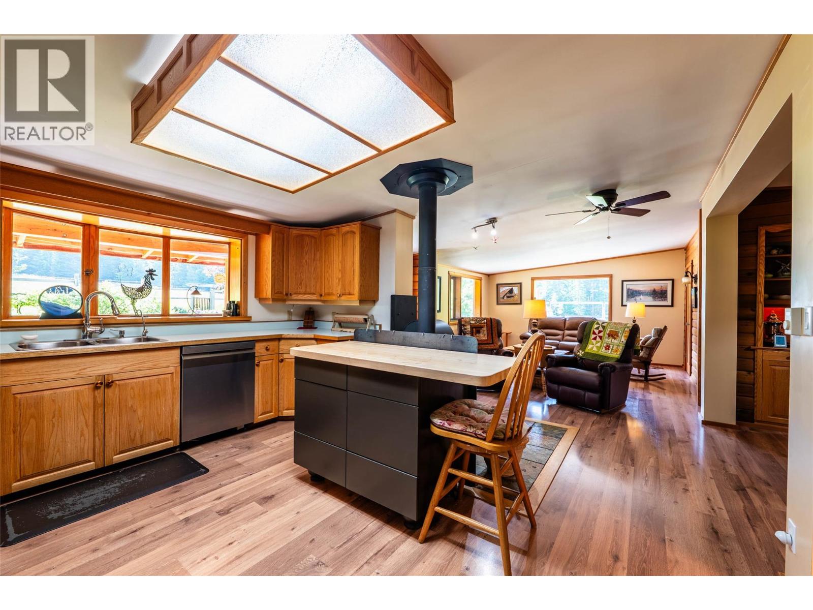 541 Bear Road, Salmo