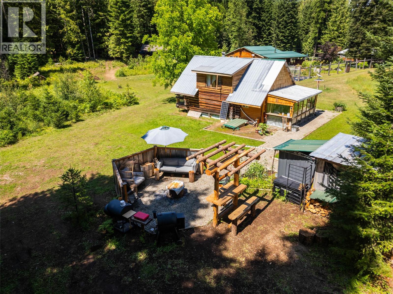 541 Bear Road, Salmo