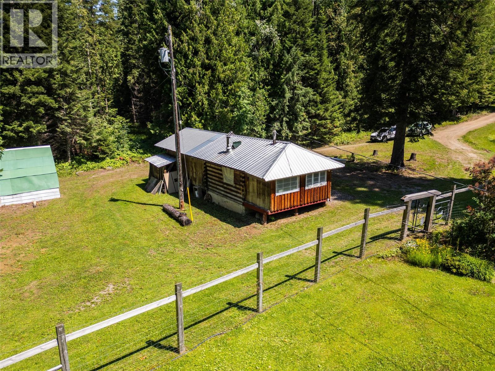 541 Bear Road, Salmo